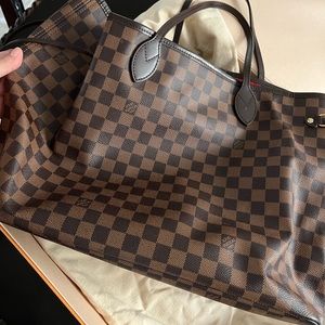 AUTHENTIC NEVERFULL GM ALMOST NEW ONLY USED A FEW TIMES.